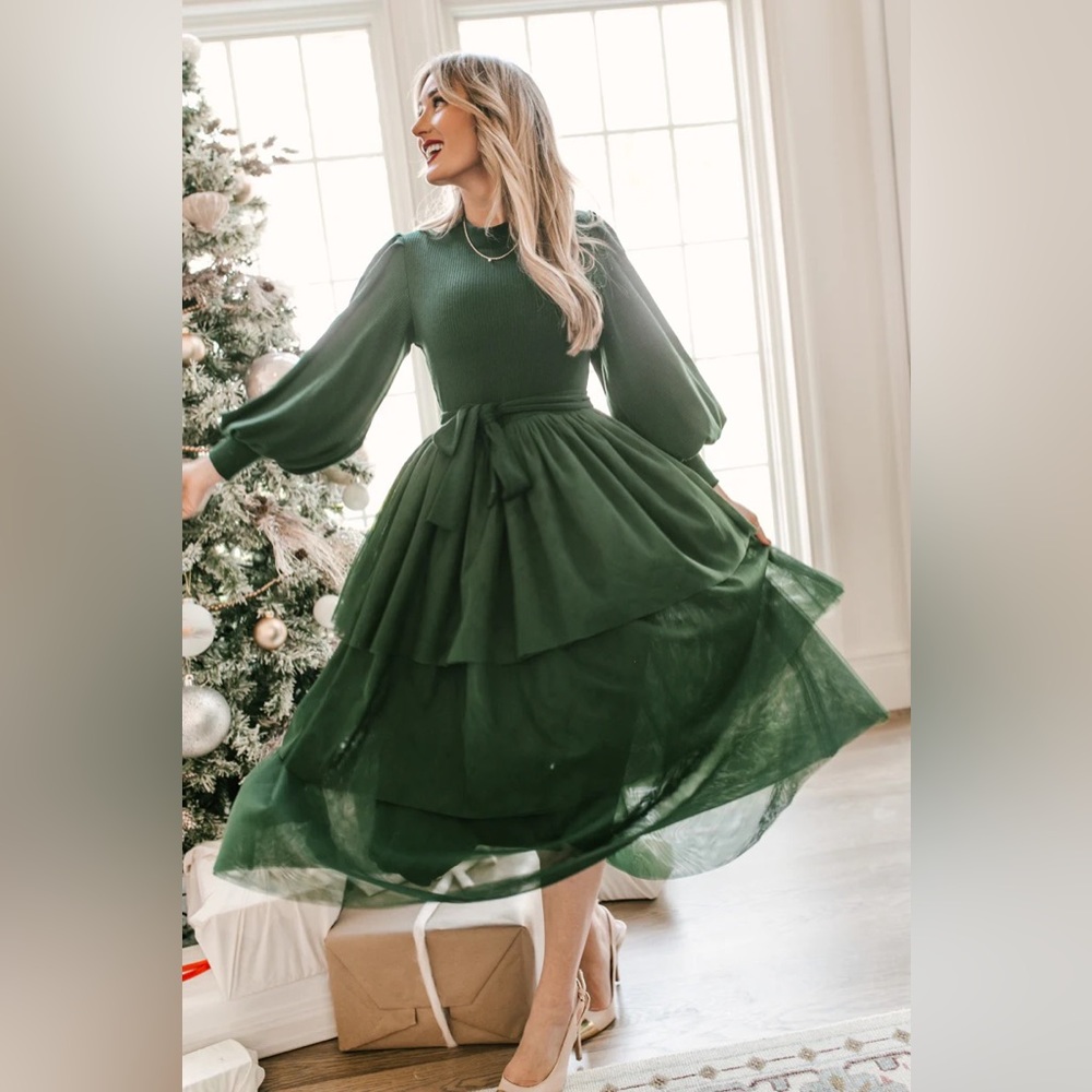 IVY CITY CO COSETTE DRESS IN GREEN HOLIDAY DrESS